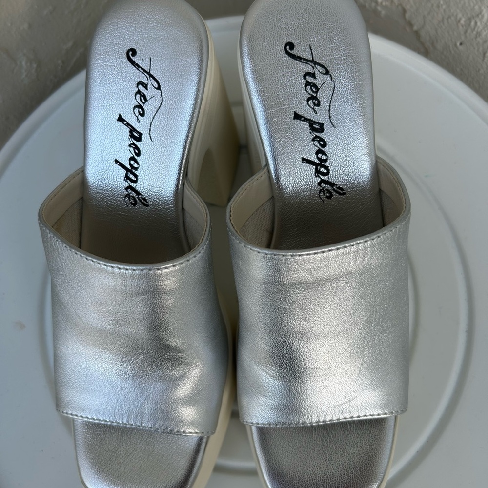 Free People Womens US 7 EU 37.5 Metallic Silver White Zoe Platform Mules